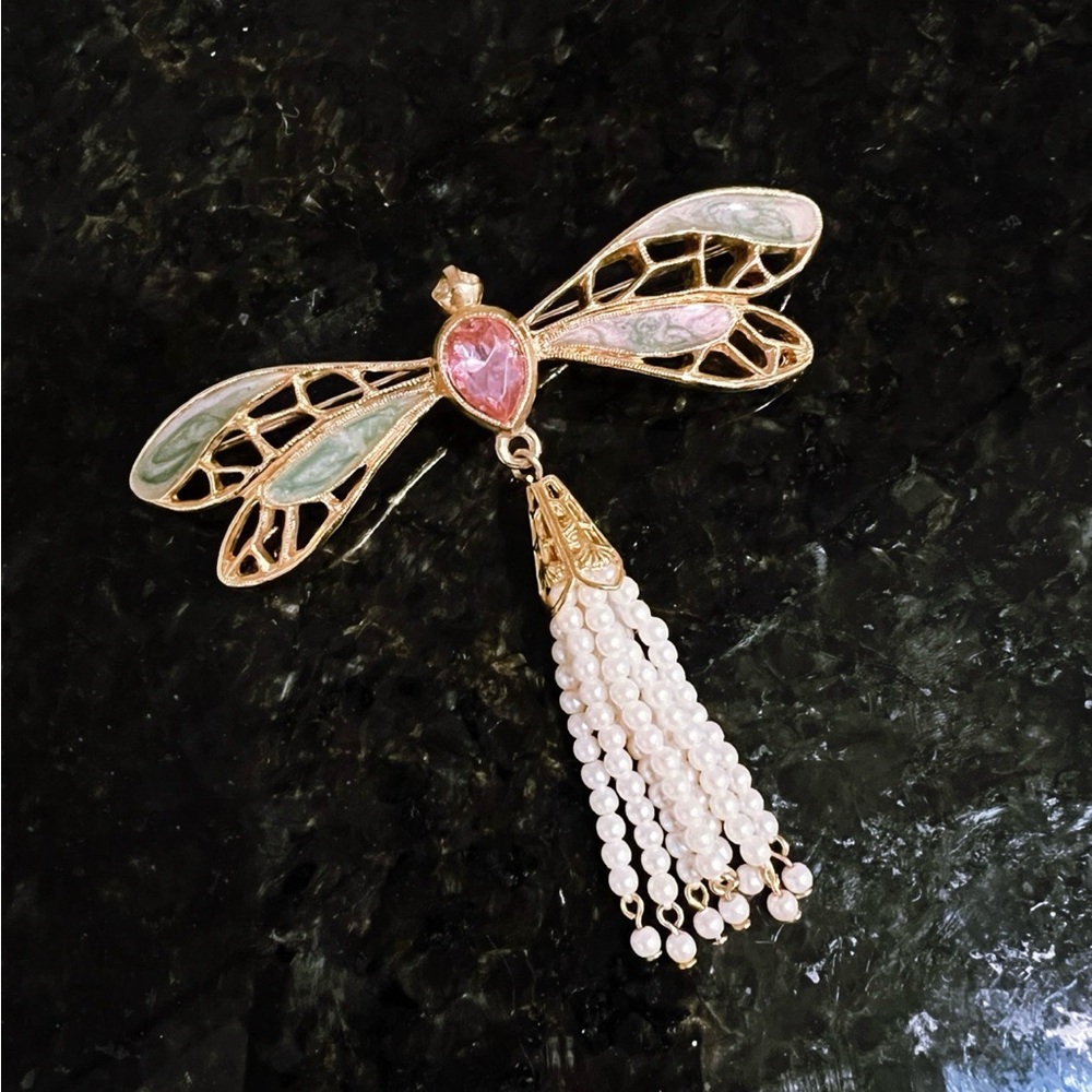 Vintage Avon Gold-Tone Dragonfly Brooch Pink
Rhinestone Enamel & Pearl Tassel
